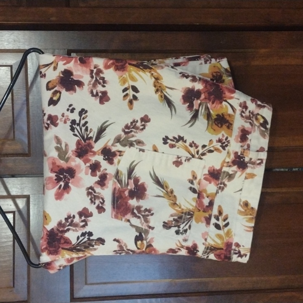 30W Denim 24/7 floral cropped capri pants - Picture 5 of 5